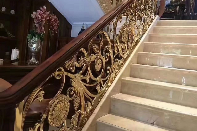 一道天铜艺：你知道大众在选择铜楼梯的时候需要注意什么吗？